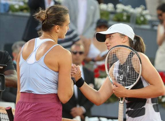 Aryna Sabalenka and Iga Swiatek of Pologne during the Mutua Madrid Open 2023, ATP, Tennis Herren Masters 1000 tennis tournament on May 6, 2023 at Caja Magica in Madrid, Spain - Photo Laurent Lairys PANORAMIC TENNIS : Mutua Madrid Open 2022 - Madrid - 06 05 2023 LaurentLairys Panoramic 