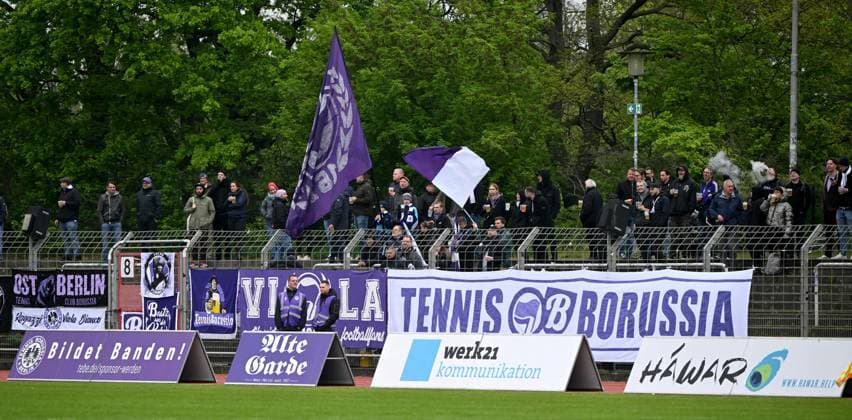 Fussball, Herren, Saison 2022 2023, Regionalliga Nordost (31. Spieltag), Tennis Borussia - FSV Luckenwalde (1:3), Fans von TeBe, 06.05. 2023, Copyright: xMatthiasxKochx