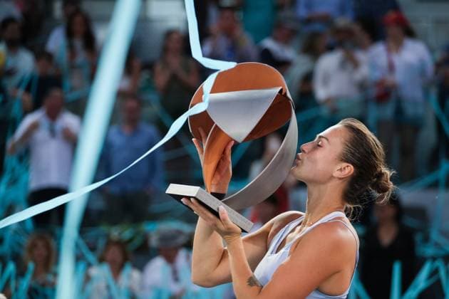 Mutua Madrid Open - Day Thirteen Aryna Sabalenka holds aloft the winners trophy after a three set victory against Iga Swiatek of Poland during the Womens Final match on Day Thirteen of the Mutua Madrid Open at La Caja Magica on May 06, 2023 in Madrid, Spain. madrid Spain  Copyright: xOscarxGonzalezx originalFilename:gonzalez-notitle230506_npBIt.jpg