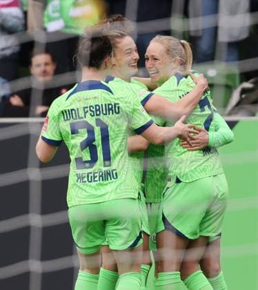 VfL Wolfsburg Frauen vs 1. FC Köln Wolfsburg, 07.05.2023, Fußball, Frauen, Saison 22 23, Flyeralarm Bundesliga, 19. Spieltag, VfL Wolfsburg vs 1. FC Köln, Bild zeigt: Jubel über das Tor zum 1:0 für Wolfsburg durch Pauline Bremer (VfL, 7) Wolfsburg