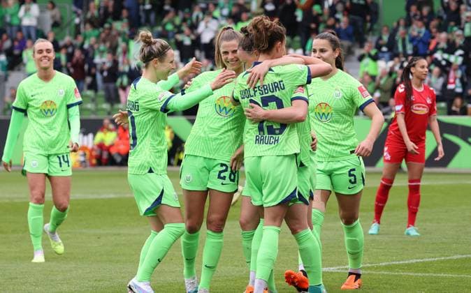 VfL Wolfsburg Frauen vs 1. FC Köln Wolfsburg, 07.05.2023, Fußball, Frauen, Saison 22 23, Flyeralarm Bundesliga, 19. Spieltag, VfL Wolfsburg vs 1. FC Köln, Bild zeigt: Jubel über das Tor zum 2:1 für Wolfsburg durh Marina Hegering (VfL, 31) Wolfsburg