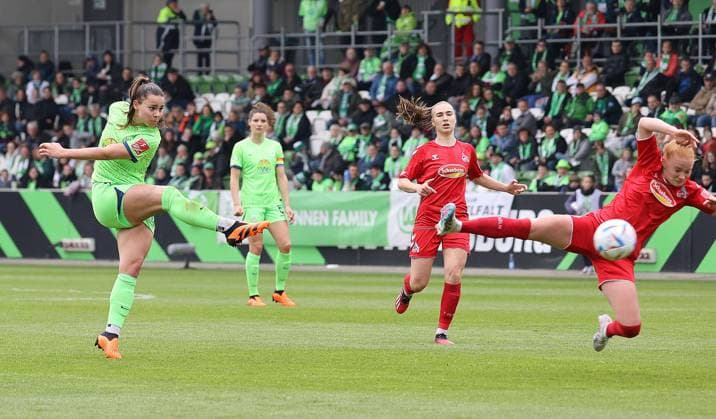 Sport Bilder des Tages VfL Wolfsburg Frauen vs 1. FC Köln Wolfsburg, 07.05.2023, Fußball, Frauen, Saison 22 23, Flyeralarm Bundesliga, 19. Spieltag, VfL Wolfsburg vs 1. FC Köln, Bild zeigt: Lena Oberdorf (VfL, 5) erzielt in dieser Szene das Tor zum 3:1 für Wolfsburg Wolfsburg *** VfL Wolfsburg Women vs 1 FC Cologne Wolfsburg, 07 05 2023, Football, Women, Season 22 23, Flyeralarm Bundesliga, Matchday 19, VfL Wolfsburg vs 1 FC Cologne, Picture shows Lena Oberdorf VfL, 5 scores the goal in this scene to make it 3 1 for Wolfsburg Wolfsburg