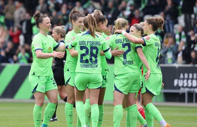 VfL Wolfsburg Frauen vs 1. FC Köln Wolfsburg, 07.05.2023, Fußball, Frauen, Saison 22 23, Flyeralarm Bundesliga, 19. Spieltag, VfL Wolfsburg vs 1. FC Köln, Bild zeigt: Jubel über das Tor zum 3:1 für Wolfsburg durch Lena Oberdorf (VfL, 5) Wolfsburg
