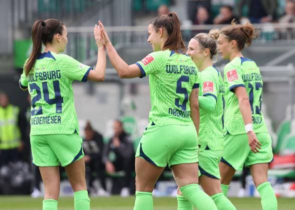 VfL Wolfsburg Frauen vs 1. FC Köln Wolfsburg, 07.05.2023, Fußball, Frauen, Saison 22 23, Flyeralarm Bundesliga, 19. Spieltag, VfL Wolfsburg vs 1. FC Köln, Bild zeigt: Jubel über das Tor zum 4:1 für Wolfsburg durch Lena Oberdorf (VfL, 5) Wolfsburg