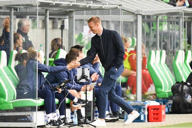 Fußball I Frauen I Saison 2022-2023 I 19. Spieltag I VfL Wolfsburg - 1. FC Köln I 07.05.2023 Torjubel bei Tommy Stroot (Trainer, VfL Wolfsburg) Wolfsburg AOK Stadion Niedersachsen Deutschland Copyright: xLobeca InesxHähnelx