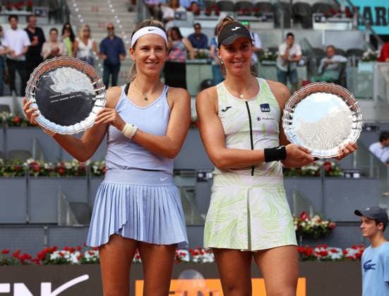 TENNIS - WTA, Tennis Damen Mutua Madrid Open 2023 MADRID,SPAIN,07.MAY.23 - TENNIS - WTA Tour, Mutua Madrid Open, doubles, final, award ceremony. Image shows the rejoicing of Victoria Azarenka (BLR) and Beatriz Haddad Maia (BRA). keywords: trophy.  GEPAxpictures xAlanxGrieves