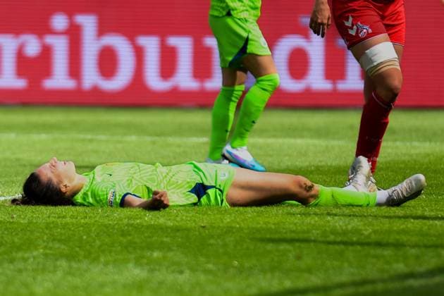 Fußball I Frauen I Saison 2022-2023 I 19. Spieltag I VfL Wolfsburg - 1. FC Köln I 07.05.2023 Sara Agrez (3, VfL Wolfsburg) verpasst knapp ein Tor. Freisteller, Nahaufnahme, Porträt, Portrait, Einzelfoto, Einzelbild, Körper Wolfsburg AOK Stadion Niedersachsen Deutschland Copyright: xLobeca InesxHähnelx