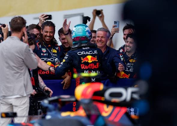VERSTAPPEN Max (ned), Red Bull Racing RB19, portrait celebrating victory with his manager VERMEULEN Raymond, during the Formula 1 Crypto.com Miami Grand Prix 2023, 5th round of the 2023 Formula One World Championship, WM, Weltmeisterschaft from May 05 to 07, 2023 on the Miami International Autodrome, in Miami Gardens, Florida, United States of America - F1 - MIAMI GRAND PRIX 2023 - RACE DPPI Panoramic  F12023GP05USA_JK022879