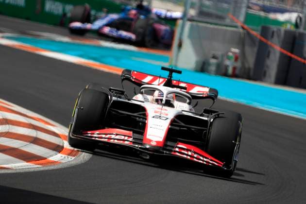 MIAMI GARDENS, FL - MAY 07: MoneyGram Haas Ferrari driver Kevin Magnussen 20 enters turn 3 during the running of the Formula 1 Crypto.com Miami Grand Prix at Miami International Autodrome in Miami Gardens, FL. (Photo by Jeff Robinson Icon Sportswire) AUTO: MAY 07 F1 Crypto.com Miami Grand Prix EDITORIAL USE ONLY Icon23050736831