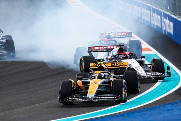 04 NORRIS Lando (gbr), McLaren F1 Team MCL60, 21 DE VRIES Nyck (ned), Scuderia AlphaTauri AT04, action during the Formula 1 Crypto.com Miami Grand Prix 2023, 5th round of the 2023 Formula One World Championship, WM, Weltmeisterschaft from May 05 to 07, 2023 on the Miami International Autodrome, in Miami Gardens, Florida, United States of America - F1 - MIAMI GRAND PRIX 2023 - RACE DPPI Panoramic 00122011_AV3_3143