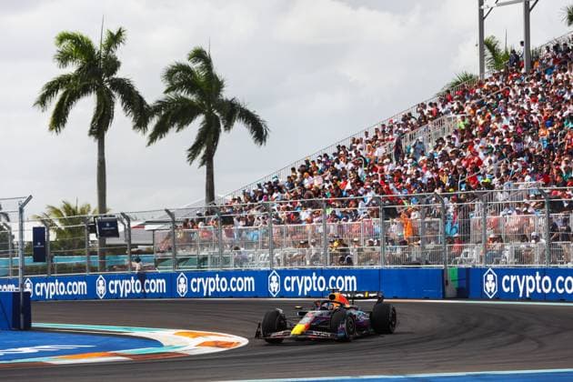 01 VERSTAPPEN Max (nld), Red Bull Racing RB19, action during the Formula 1 Crypto.com Miami Grand Prix 2023, 5th round of the 2023 Formula One World Championship, WM, Weltmeisterschaft from May 05 to 07, 2023 on the Miami International Autodrome, in Miami Gardens, Florida, United States of America - F1 - MIAMI GRAND PRIX 2023 - RACE DPPI Panoramic  00122011_AV6_2714