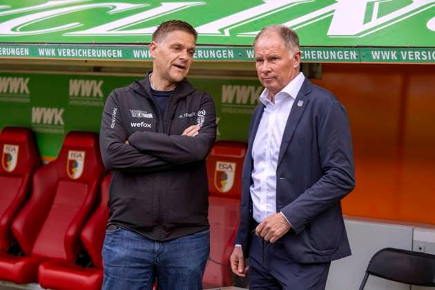 06.05.2023, Fussball 1. Bundesliga 2022 2023, 31.Spieltag, FC Augsburg - 1.FC Union Berlin, in der WWK-Arena Augsburg, v.li: Fußballmanager Oliver Ruhnert (Union Berlin) mit Sportdirektor Stefan Reuter (FC Augsburg) ***DFL and DFB regulations prohibit any use of photographs as image sequences and or quasi-video.*** *** 06 05 2023, Football 1 Bundesliga 2022 2023, 31 Matchday, FC Augsburg 1 FC Union Berlin, at WWK Arena Augsburg, f li Football Manager Oliver Ruhnert Union Berlin with Sports Director Stefan Reuter FC Augsburg DFL and DFB regulations prohibit any use of photographs as image sequences and or quasi video