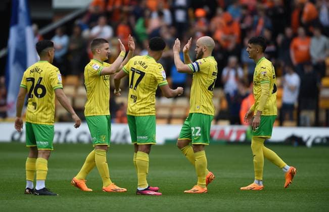 Norwich City v Blackpool Sky Bet Championship Norwich City s Teemu Pukki (2nd right) with team mates during the Sky Bet Championship match at Carrow Road, Norwich Content Not Available For UK Newspapers Copyright: xDanielxHamburyx FIL-18476-0010 UK Newspapers OUT