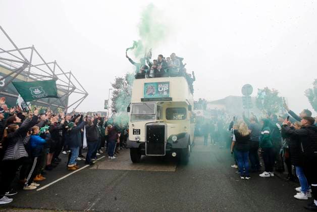 Sport Themen der Woche KW19 Sport Bilder des Tages Plymouth Argyle promotion celebrations, Plymouth, UK 8 May 2023 The Plymouth Argyle promotion bus arrives at Home Park during Plymouth Argyle promotion celebrations on 8th May 2023 at Home Park, Plymouth, Devon - Plymouth Home Park Devon England Copyright: xDavexRowntree PPAUKx PPA-030104