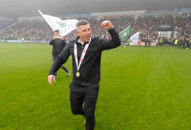 Plymouth Argyle promotion celebrations, Plymouth, UK 8 May 2023 Plymouth Argyle chairman Simon Hallett with his wife Jane parade the league 1 trophy during Plymouth Argyle promotion celebrations on 8th May 2023 at Home Park, Plymouth, Devon - Plymouth Home Park Devon England Copyright: xDavexRowntree PPAUKx PPA-030143