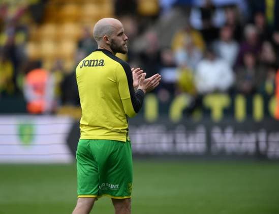 Norwich City v Blackpool Sky Bet Championship Norwich City s Teemu Pukki applauds their fans at full time during the Sky Bet Championship match at Carrow Road, Norwich Content Not Available For UK Newspapers Copyright: xDanielxHamburyx FIL-18476-0119 UK Newspapers OUT
