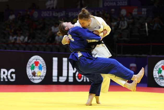 Sport Themen der Woche KW19 Sport Bilder des Tages JUDO - IJF World Championships 2023 DOHA,QATAR,11.MAY.23 - JUDO - IJF World Championships, ladies -70 kg. Image shows Michaela Polleres (AUT) and Giovanna Scoccimarro (GER).  GEPAxpictures xMathiasxMandl