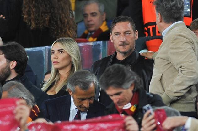 IPP20230511 Football - soccer: UEFA Europa League 2022 2023, A.S. Roma - Bayer 04 Leverkusen, Francesco Totti e la compagna noemi bocchi (Verwendung nur in Deutschland - GERMANY ONLY) *** IPP20230511 Football soccer UEFA Europa League 2022 2023, A S Roma Bayer 04 Leverkusen, Francesco Totti e la compagna noemi bocchi Use only in Germany GERMANY ONLY 