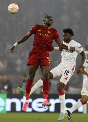 (230512) -- ROME, May 12, 2023 -- Bayer Leverkusen s Edmond Tapsoba (R) vies with Roma s Tammy Abraham during the Europa League semi-final first leg match between Roma and Bayer Leverkusen in Rome, Italy, May 11, 2023. (Photo by Xinhua) (SP)ITALY-ROME-FOOTBALL-UEFA EUROPA LEAGUE-ROMA VS LEVERKUSEN AugustoxCasasoli 