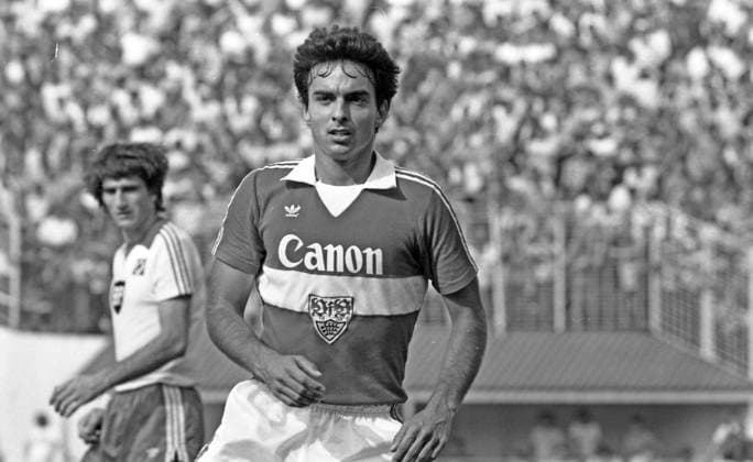 16.05.81 Hamburger SV - VfB Stuttgart Deutschland, Hamburg, 16.05.1981, Fussball, Bundesliga, Hamburger SV - VfB Stuttgart (1:3): Hansi Müller (VfB Stuttgart). *** 16 05 81 Hamburger SV VfB Stuttgart Germany, Hamburg, 16 05 1981, Football, Bundesliga, Hamburger SV VfB Stuttgart 1 3 Hansi Müller VfB Stuttgart
