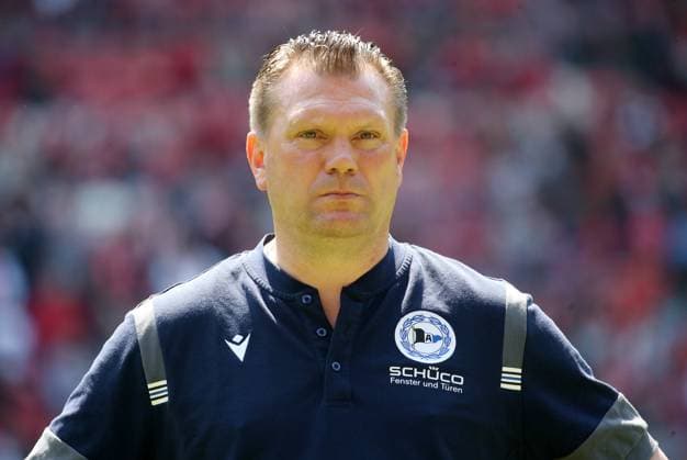 Uwe Koschinat (Trainer Arminia Bielefeld) 13.05.2023, Fußball, 2. Bundesliga, FC Kaiserslautern - Arminia Bielefeld, 32. Spieltag, Saison 2022 23, Fritz Walter Stadion, Kaiserslautern, Deutschland, zmdz, ** DFB & DFL regulations prohibit any use of photographs as image sequences and or quasi-video. ** FC Kaiserslautern - Arminia Bielefeld