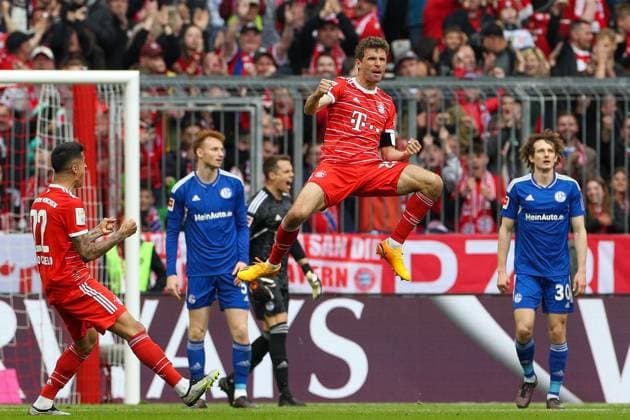 Sport Bilder des Tages Torjubel von Thomas Mueller 25 (FC Bayern Muenchen) zum 1:0, FC Bayern Muenchen vs. FC Schalke 04, Fussball, 1. Bundesliga, 32. Spieltag, 13.05.2023 DFB regulations prohibit any use of photographs as image sequences and or quasi-video Muenchen Bayern Deutschland