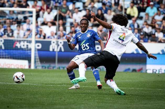 Jean-Ricner Bellegarde 17 (RCS) FOOTBALL : Strasbourg vs Ajaccio - Ligue 1 - Strasbourg- 13 05 2023 ElyxandroCegarra Panoramic 