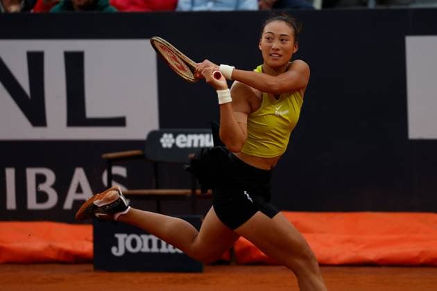 May 13, 2023, Rome, Naples, Italy: Qinwen Zheng (CHN) against Anna Bondar (HUN) during the 2nd round of ATP, Tennis Herren 1000 in Rome against , Italy, 13 May 2023 Rome Italy - ZUMAl131 20230513_zsp_l131_046 Copyright: xCiroxDexLucax