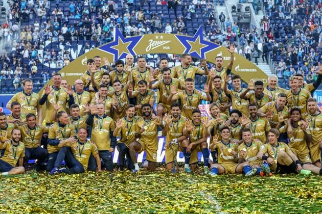 Bilder des Jahres 2023, Sport 05 Mai Sport Themen der Woche KW19 Sport Bilder des Tages RUSSIA, ST PETERSBURG - MAY 13, 2023: Zenit St Petersburg s players pose for a group photograph as they celebrate winning the 2022 23 Russian Premier League title after the 2022 23 Russian Premier League Round 27 football match against FC Krasnodar at Gazprom Arena. Peter Kovalev TASS  59058738