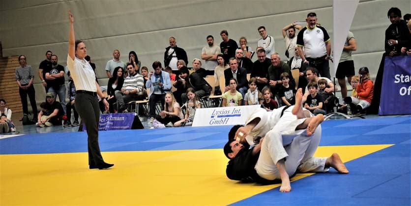 13.05.2023 Offenbach 1. Judo-Bundesliga 2023 1. JC Samurai Offenbach gegen TSV Abensberg Männer Patrick Bitz (Samurai ) gegen Saba Inaneishvili (Abensberg)