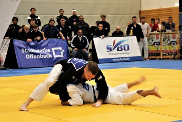 13.05.2023 Offenbach 1. Judo-Bundesliga 2023 1. JC Samurai Offenbach gegen TSV Abensberg Männer Leon Ehmig (Samurai) gegen Kevin Abeltshauser (Abensberg)