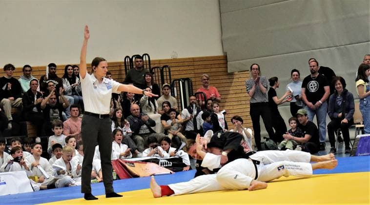 13.05.2023 Offenbach 1. Judo-Bundesliga 2023 1. JC Samurai Offenbach gegen TSV Abensberg Männer Markus Seifert (Samurai ) gewinnt gegen Daniel Neuberger (Abensberg)