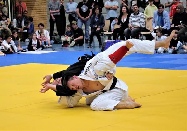 13.05.2023 Offenbach 1. Judo-Bundesliga 2023 1. JC Samurai Offenbach gegen TSV Abensberg Männer Markus Seifert (Samurai ) gewinnt gegen Daniel Neuberger (Abensberg)