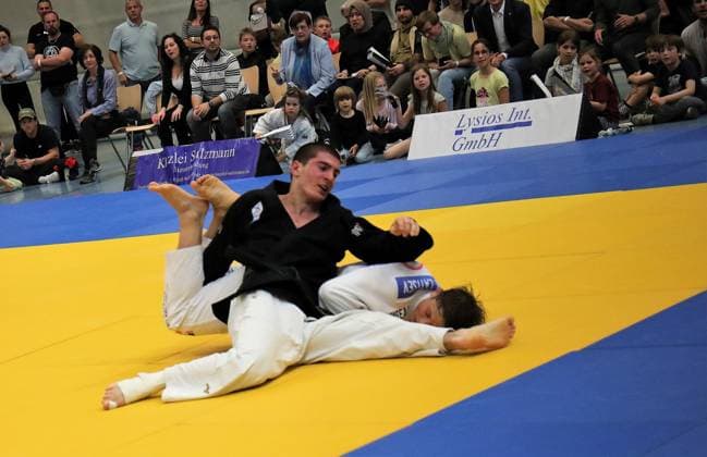 13.05.2023 Offenbach 1. Judo-Bundesliga 2023 1. JC Samurai Offenbach gegen TSV Abensberg Männer Aleksandre Loladze (Samurai ) gegen Mihail Latisev (Abensberg)