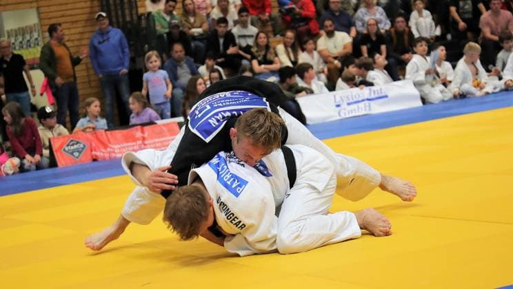 13.05.2023 Offenbach 1. Judo-Bundesliga 2023 1. JC Samurai Offenbach gegen TSV Abensberg Männer Tibo Volleman (Samurai ) gegen Patrick Weisser (Abensberg)
