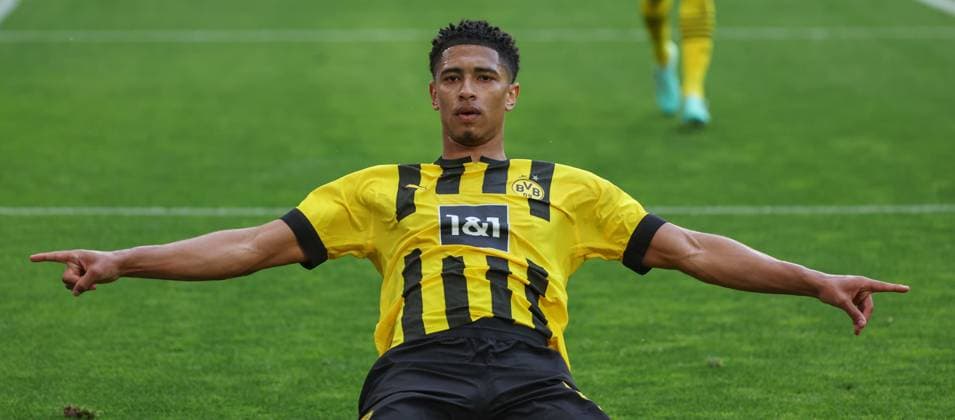 Sport Themen der Woche KW19 Sport Bilder des Tages 1. BL - Borussia Dortmund - Borussia Mönchengladbach am 13.05.2023 im Signal Iduna Park in Dortmund Jubel, Torjubel, Torschuetze, Torschütze Donyell Malen (Dortmund 21) jubelt nach seinem Tor zum 2 zu 0 *** 1 BL Borussia Dortmund Borussia Mönchengladbach on 13 05 2023 at Signal Iduna Park in Dortmund jubilation, goal celebration, goal scorer Donyell Malen Dortmund 21 cheers after his goal to 2 to 0 MH