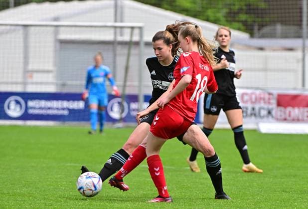 14.05.2023 - Fussball - Frauen Damen - Saison 2022 2023 - 2. Bundesliga - 24. Spieltag: 1. FC Nürnberg FCN ( Club ) - 1. FC Köln II - Sportfoto Zink MeZi - xmexzix -regulations prohibit any use of photographs as image sequences and or quasi-video - Nele Bauereisen (23, 1. FC Nürnberg FCN ) Carlotta Imping (18, 1. FC Köln II, rechts )