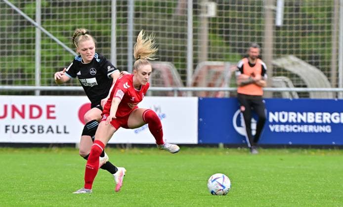 14.05.2023 - Fussball - Frauen Damen - Saison 2022 2023 - 2. Bundesliga - 24. Spieltag: 1. FC Nürnberg FCN ( Club ) - 1. FC Köln II - Sportfoto Zink MeZi - xmexzix -regulations prohibit any use of photographs as image sequences and or quasi-video - Carolin Elsen (19, 1. FC Köln II ) vor Franziska Mai (18, 1. FC Nürnberg FCN )