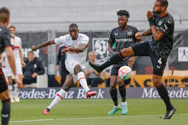 Sport Themen der Woche KW19 Stuttgart, Fußball Bundesliga, Saison 2022 2023, VfB Stuttgart vs. BBayer 04 Leverkusen , Serhou Guirassy (VfB) Gemäß den Vorgaben der DFL Deutsche Fußball Liga ist es untersagt, in dem Stadion und oder vom Spiel angefertigte Fotoaufnahmen in Form von Sequenzbildern und oder videoähnlichen Fotostrecken zu verwerten bzw. verwerten zu lassen. *** Stuttgart, Fußball Bundesliga, Saison 2022 2023, VfB Stuttgart vs BBayer 04 Leverkusen , Serhou Guirassy VfB In accordance with the requirements of the DFL Deutsche Fußball Liga is prohibited in the stadium and or from the game made photographs in the form of sequence pictures and or video-like photo series to exploit or to let exploited
