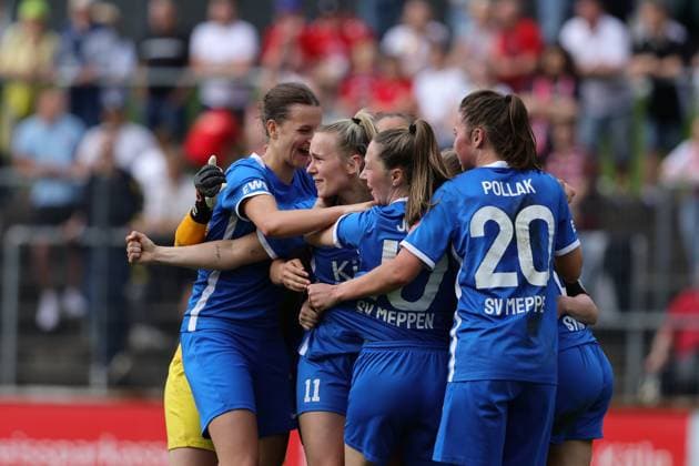 Jubel nach dem 1:2 für SV Meppen durch Linda Preuß (SVM, 11) Köln Franz-Kraemer-Stadion NRW Deutschland