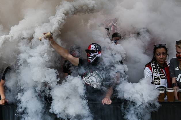 Bilder des Jahres 2023, Sport 05 Mai Sport Themen der Woche KW19 Sport Bilder des Tages ROTTERDAM, 14-5-2023, Stadium de Kuip, Dutch eredivisie, 2022 2023, Feyenoord - Go Ahead Eagles, Feyenoord supporters, rook bom, fire work Feyenoord - Go Ahead Eagles  x20935364x Copyright: