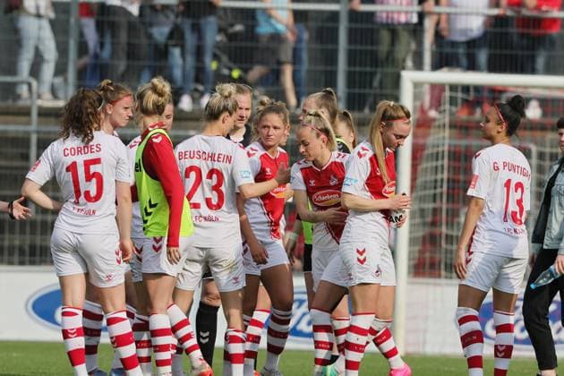 1.FC Köln vs. SV Meppen, Fussball Bundesliga Frauen, enttäuschte Kölner Mannschaft nach der Niederlage, Bild: , 14.05.2023