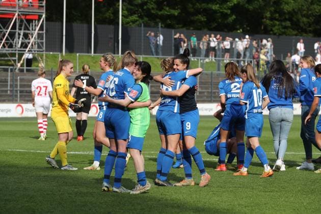 1.FC Köln vs. SV Meppen, Fussball Bundesliga Frauen, Meppener Jubel nach dem Schlußpfiff (Meppen), Bild: , 14.05.2023