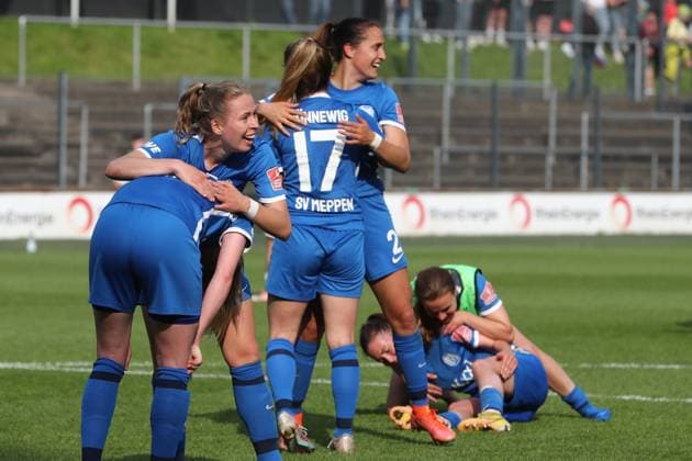 1.FC Köln vs. SV Meppen, Fussball Bundesliga Frauen, Meppener Jubel nach dem Schlußpfiff (Meppen), Bild: , 14.05.2023