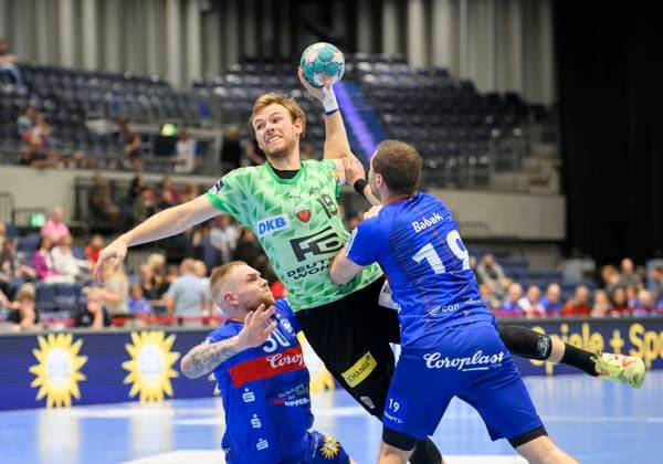 v.l. Tom Kare NIKOLAISEN (BHC) , Mathias GIDSEL (B), Tomas BABAK (BHC), Aktion, Zweikampf, Wurf, Handball 1. Bundesliga, 30. Spieltag, Bergischer HC (BHC) - Fuechse Berlin (B), am 14.05.2023 in Duesseldorf Deutschland. Ã‚Â