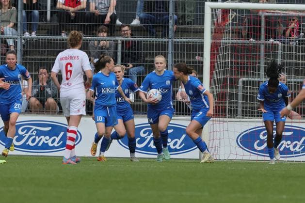 1.FC Köln vs. SV Meppen, Fussball Bundesliga Frauen, Meppener Jubel nach dem Ausgleichstreffer zum 1:1 durch Isabella Jaron (Meppen), Bild: , 14.05.2023