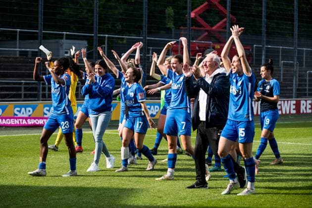 FLYERALARM. Frauen Fussball Bundesliga, 1. FC Koeln - SV Meppen 1912 e.V. Die Spielerinnen des SV Meppen 1912 e.V. feiern den Sieg mit den mitgereisten Fans FLYERALARM Frauen Fussball Bundesliga, 1. FC Koeln - SV Meppen 1912 e.V., Koeln, Geissbockheim am 14.05.2023 DFB REGULATIONS PROHIBIT ANY USE OF PHOTOGRAPHS AS IMAGE SEQUENCES AND OR QUASI-VIDEO. Copyright: xBEAUTIFULxSPORTS Wunderlx