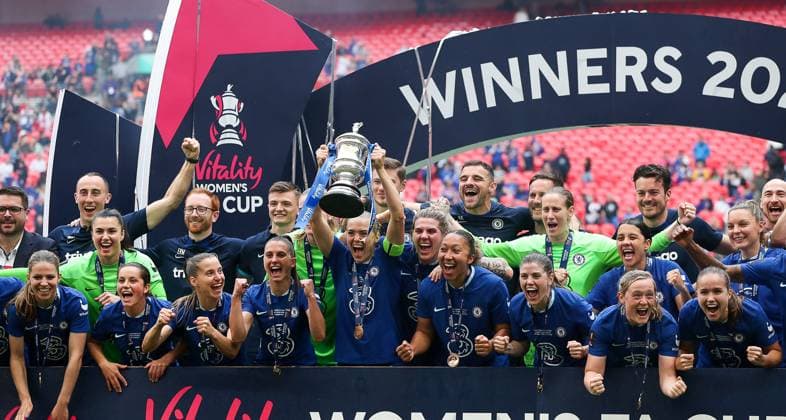 Sport Themen der Woche KW19 Chelsea Women v Manchester United, ManU Women Vitality Womens FA Cup Magdalena Eriksson of Chelsea lifts the cup during the Vitality Womens FA Cup Final between Chelsea Women and Manchester United Women at Wembley Stadium, London Content Not Available For UK Newspapers Copyright: xDarrenxWoolleyx FIL-18511-0139 UK Newspapers OUT