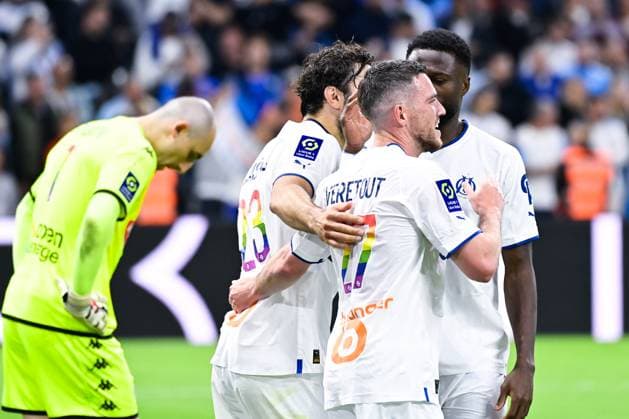 Joie des joueurs de Marseille apres le but de Jordan VERETOUT ( 27 - Olympique Marseille ) - FOOTBALL : Marseille vs Angers - Ligue 1 - 14 05 2023 FedericoPestellini Panoramic 