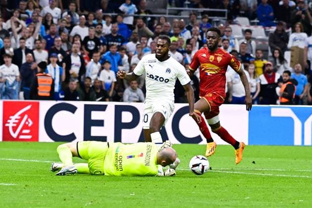 Paul BERNARDONI ( 1 - Angers ) - Nuno TAVARES ( 30 - Olympique Marseille ) - BAMBA Abdoulaye ( 25 - Angers ) - FOOTBALL : Marseille vs Angers - Ligue 1 - 14 05 2023 FedericoPestellini Panoramic 